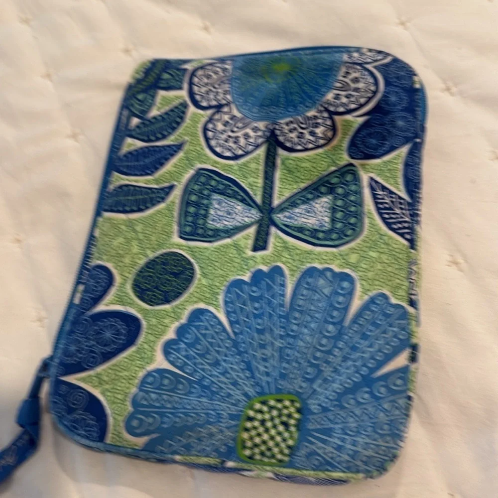 Vera Bradley Doodle Daisy Tablet/Kindle Holder (22)